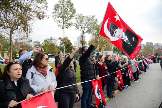 KADIKÖY’DE 10 KASIM’DA ‘ATA’YA SAYGI ZİNCİRİ’