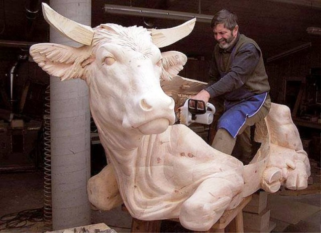 Ağaç Oyma İşçiliği ve Heykelleri