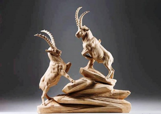 Ağaç Oyma İşçiliği ve Heykelleri