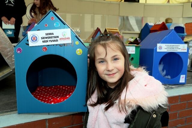 ATAŞEHİR BİL KOLEJİ ÖĞRENCİLERİ CAN DOSTLARINA SICAK YUVA YAPTILAR