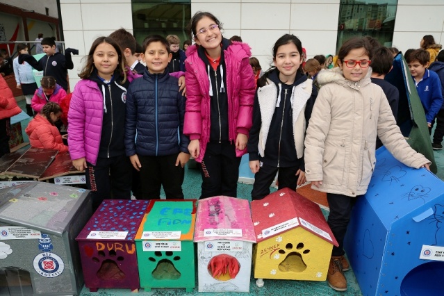 ATAŞEHİR BİL KOLEJİ ÖĞRENCİLERİ CAN DOSTLARINA SICAK YUVA YAPTILAR