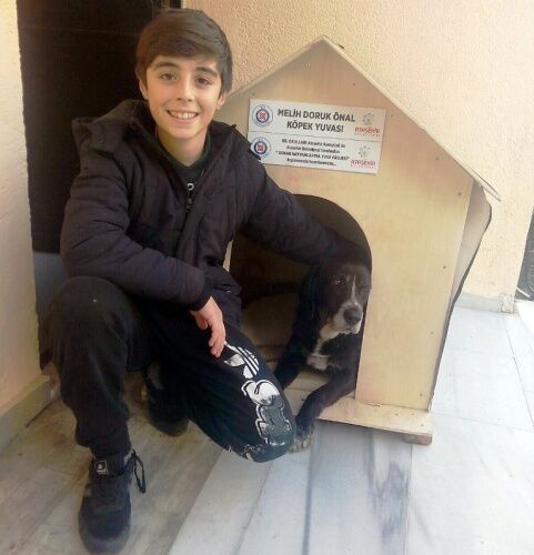 ATAŞEHİR BİL KOLEJİ ÖĞRENCİLERİ CAN DOSTLARINA SICAK YUVA YAPTILAR