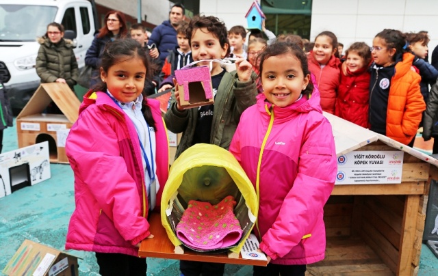 ATAŞEHİR BİL KOLEJİ ÖĞRENCİLERİ CAN DOSTLARINA SICAK YUVA YAPTILAR