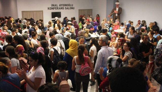 ATAŞEHİR’DE BİNLERCE ÇOCUK SANAT VE SPOR OKULLARINA KATILDI