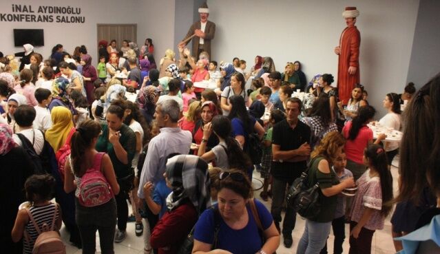 ATAŞEHİR’DE BİNLERCE ÇOCUK SANAT VE SPOR OKULLARINA KATILDI