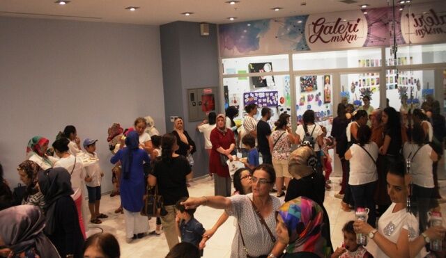 ATAŞEHİR’DE BİNLERCE ÇOCUK SANAT VE SPOR OKULLARINA KATILDI