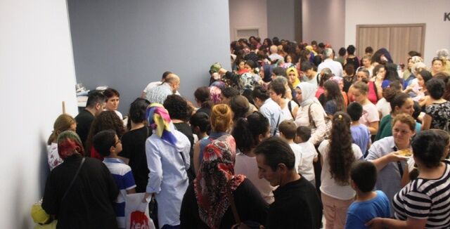 ATAŞEHİR’DE BİNLERCE ÇOCUK SANAT VE SPOR OKULLARINA KATILDI