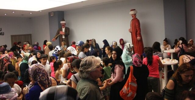 ATAŞEHİR’DE BİNLERCE ÇOCUK SANAT VE SPOR OKULLARINA KATILDI