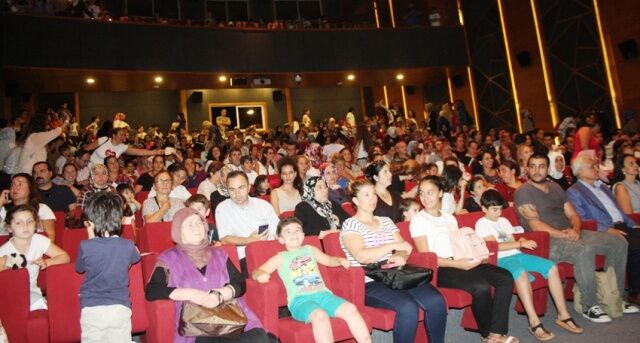 ATAŞEHİR’DE BİNLERCE ÇOCUK SANAT VE SPOR OKULLARINA KATILDI