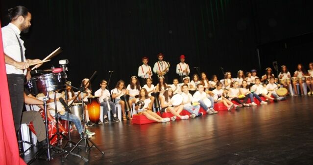 ATAŞEHİR’DE BİNLERCE ÇOCUK SANAT VE SPOR OKULLARINA KATILDI