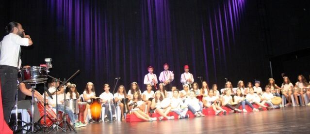 ATAŞEHİR’DE BİNLERCE ÇOCUK SANAT VE SPOR OKULLARINA KATILDI