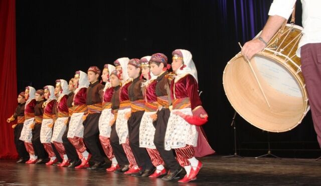 ATAŞEHİR’DE BİNLERCE ÇOCUK SANAT VE SPOR OKULLARINA KATILDI