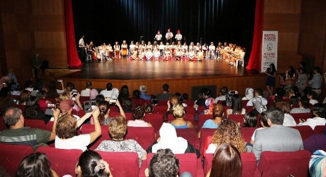 ATAŞEHİR’DE BİNLERCE ÇOCUK SANAT VE SPOR OKULLARINA KATILDI