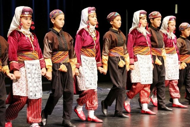 ATAŞEHİR’DE BİNLERCE ÇOCUK SANAT VE SPOR OKULLARINA KATILDI