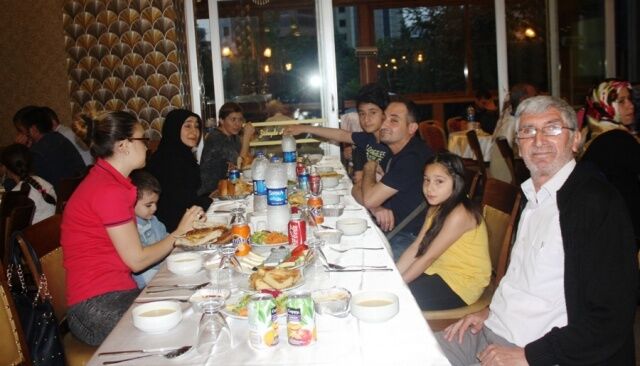 Ege Yapı Yenisahra arsa sahipleriyle iftar yemeğinde buluştu