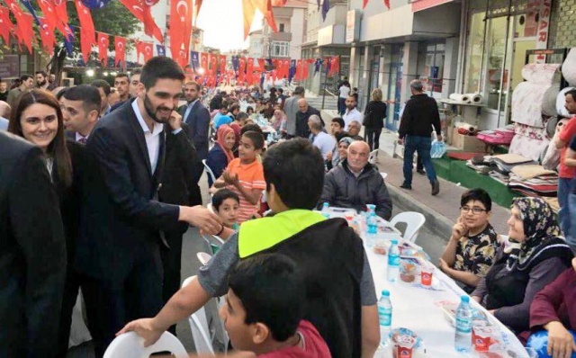 İBB Başkanı, Uysal Ataşehirlilerle Sokak İftarında Buluştu