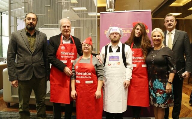 MUSTAFA DENİZLİ VE KIZI LAL DENİZLİ DOWN ŞEFLER’LE PASTA YAPTI