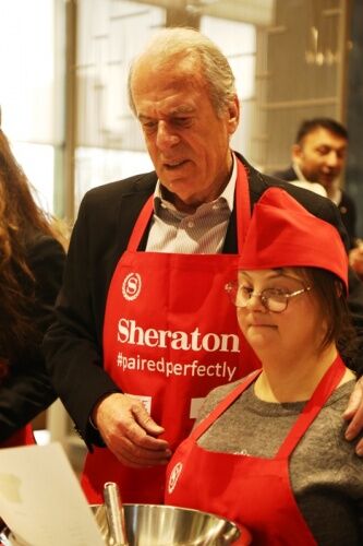 MUSTAFA DENİZLİ VE KIZI LAL DENİZLİ DOWN ŞEFLER’LE PASTA YAPTI