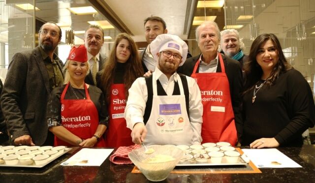 MUSTAFA DENİZLİ VE KIZI LAL DENİZLİ DOWN ŞEFLER’LE PASTA YAPTI