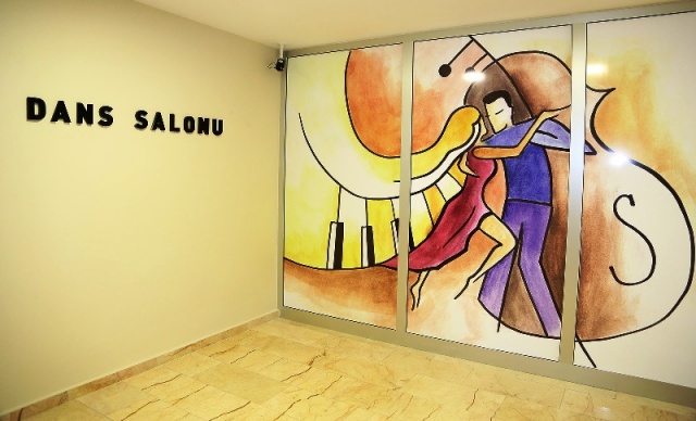 Ataşehir Neşet Ertaş Kültür Evi, Merkezi