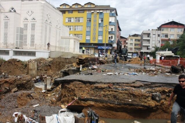 Ataşehir, Yenisahra, Ali Fuat Cebesoy Köprüsü Sel Baskını Fotoları 18 Temmuz 2017