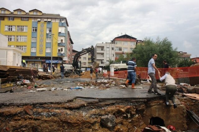 Ataşehir, Yenisahra, Ali Fuat Cebesoy Köprüsü Sel Baskını Fotoları 18 Temmuz 2017