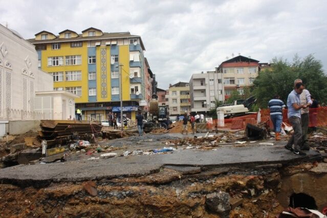 Ataşehir, Yenisahra, Ali Fuat Cebesoy Köprüsü Sel Baskını Fotoları 18 Temmuz 2017