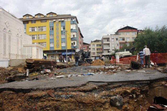 Ataşehir, Yenisahra, Ali Fuat Cebesoy Köprüsü Sel Baskını Fotoları 18 Temmuz 2017