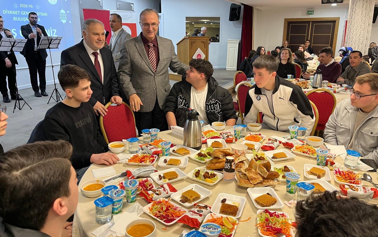 Ataşehir’de 500 Genç İyilik Sofrasında Buluştu! (4)