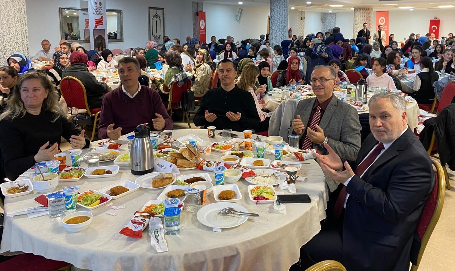 Ataşehir’de 500 Genç İyilik Sofrasında Buluştu!