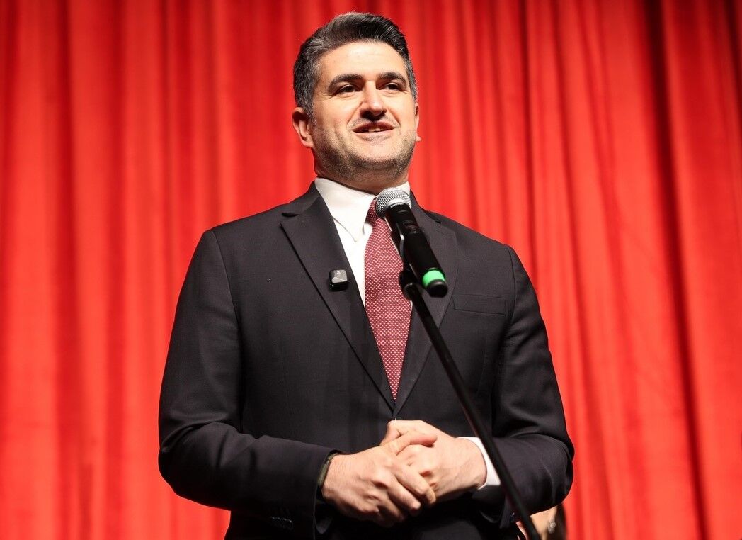 Ataşehir’de Devler Buluşması İsmail Dümbüllü Ödülü Binnur Kaya’nın Oldu