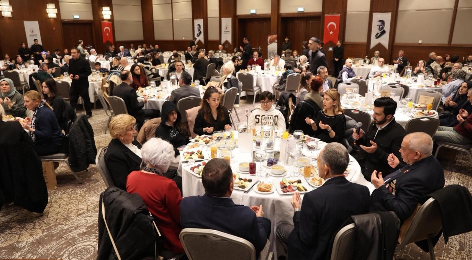 Ataşehir’de Vefa Sofrası Burada Bir Onursal Evladınız Var (2)