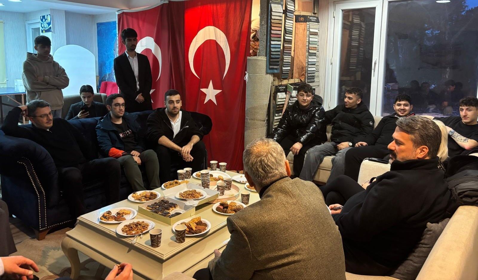 Av. Mustafa Karaoğlu İçerenköy’de Gençlerle Buluştu (2)