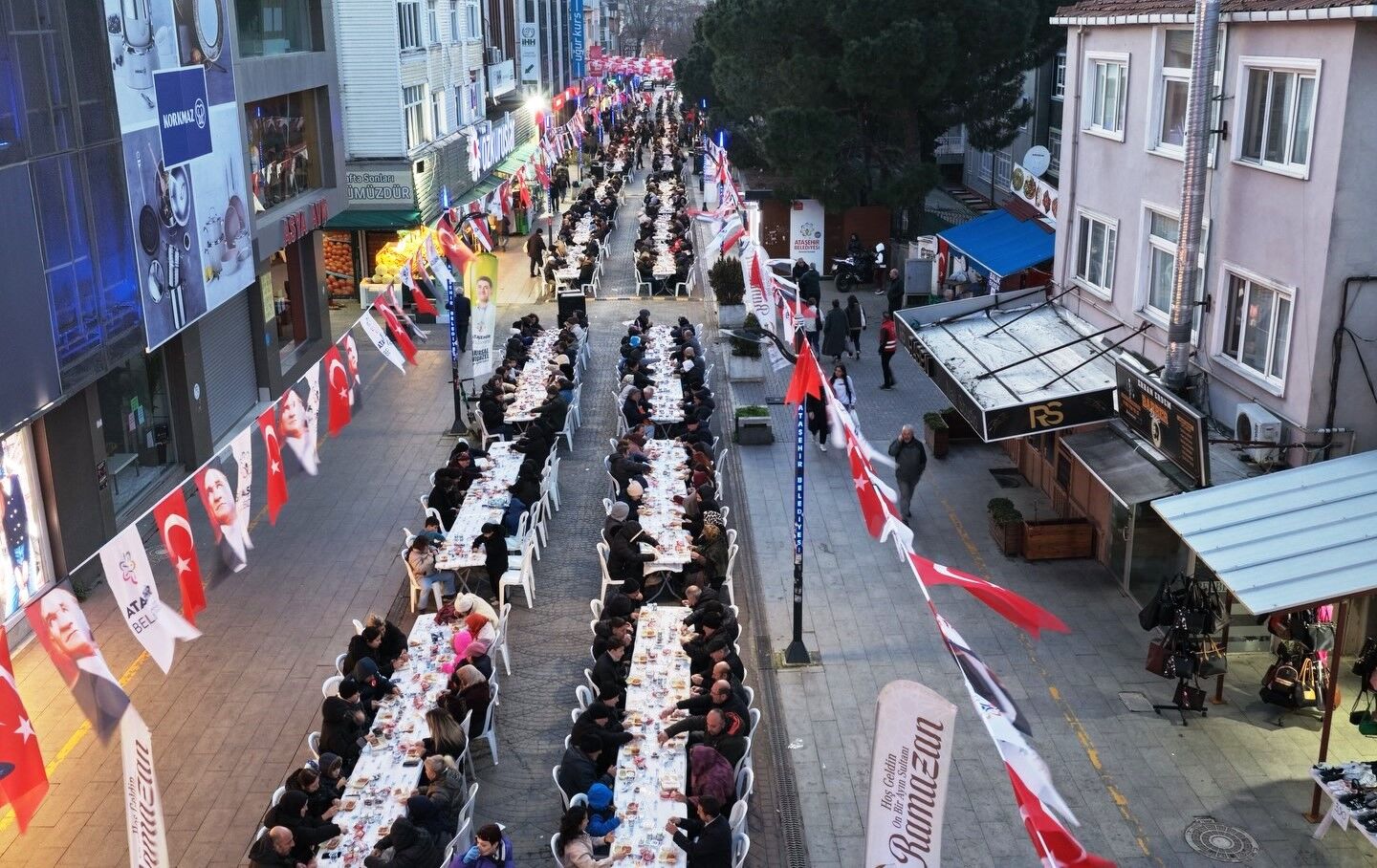 Başkan Adıgüzel İftarını Prestij Caddesi’nde Açtı,08