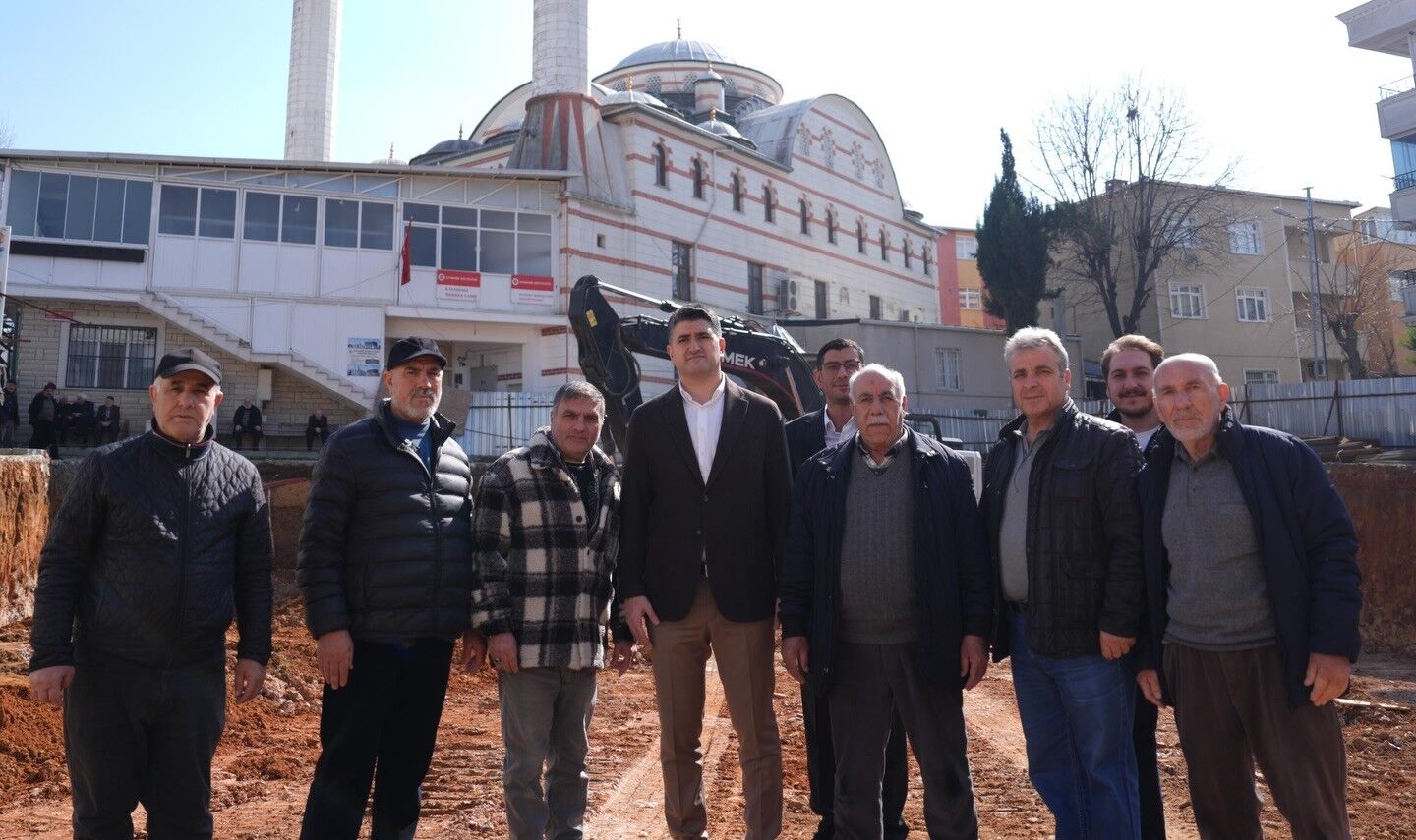 Başkan Onursal Adıgüzel Kayışdağı Merkez Camii’nin Şantiyesinde Incelemelerde Bulundu (5)