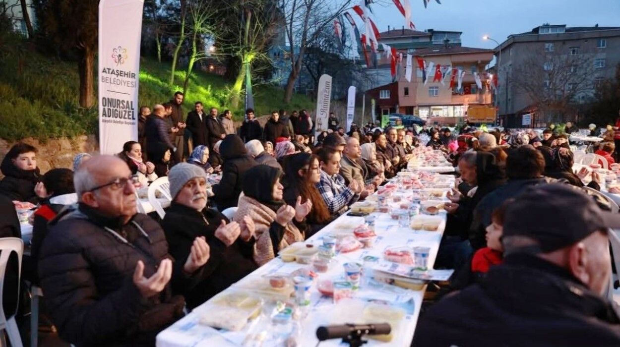 Başkan Onursal Adıgüzel Orucunu Mevlana Mahallesinde Açtı