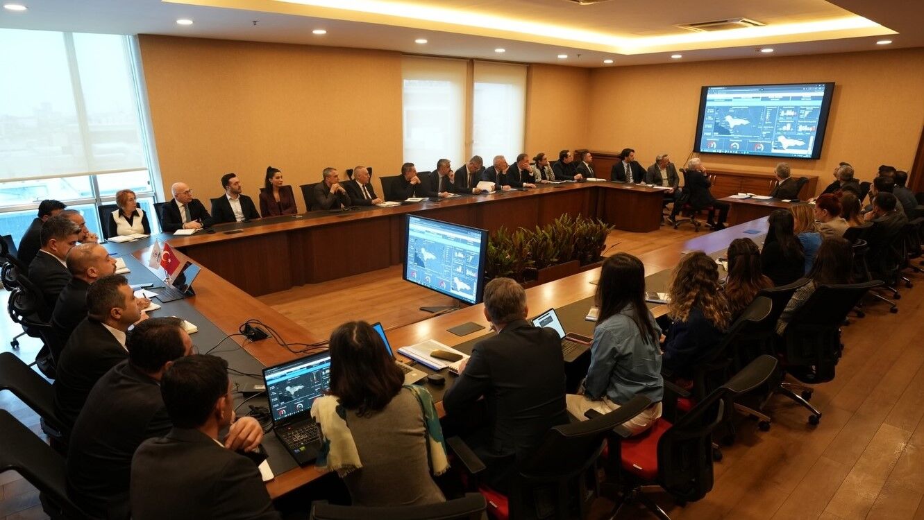 Başkanı Onursal Adıgüzel Başkan Yardımcılarımız Ve Birim Müdürleri Ile Toplantı Yaptı,2