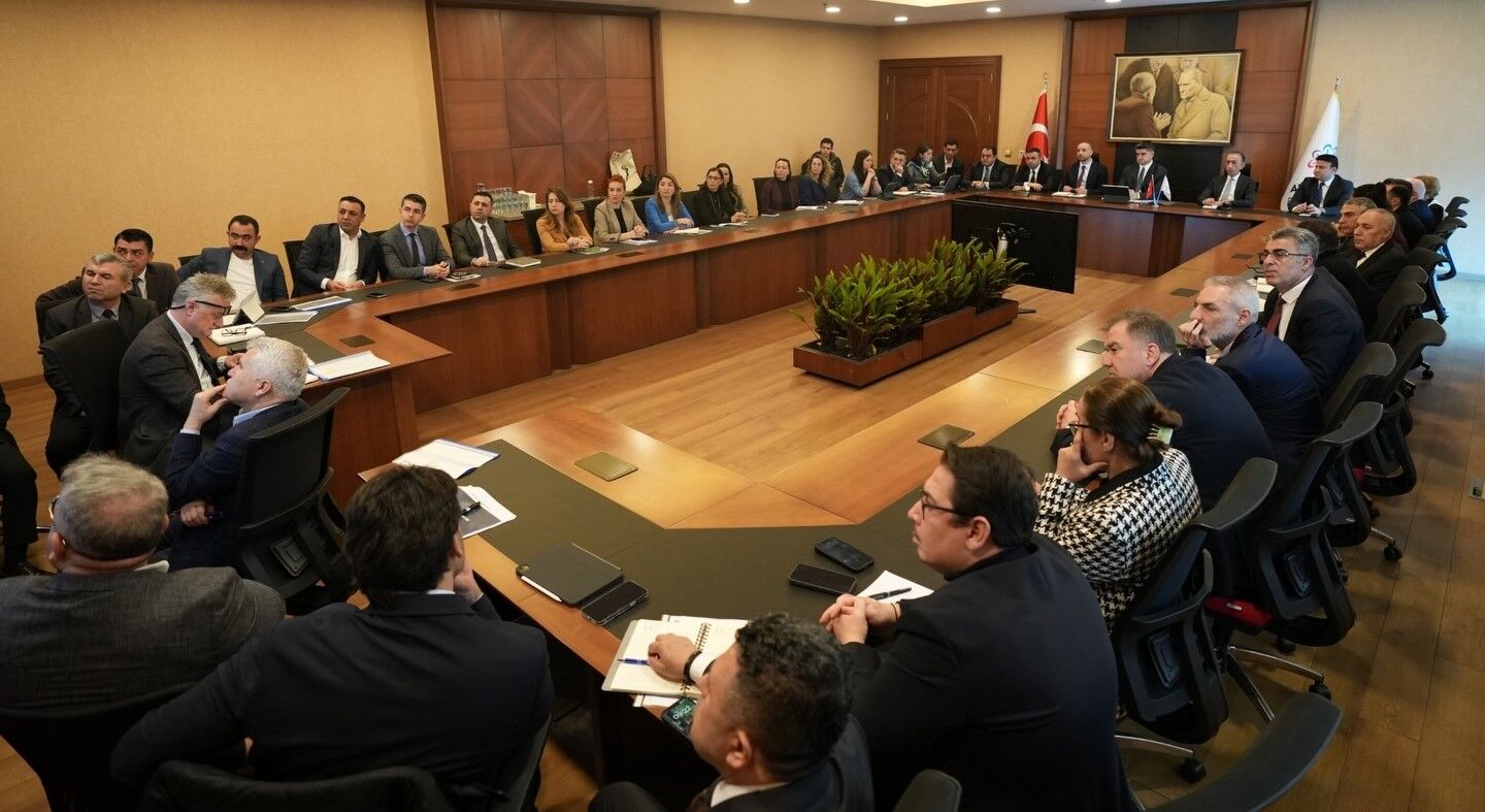 Başkanı Onursal Adıgüzel Başkan Yardımcılarımız Ve Birim Müdürleri Ile Toplantı Yaptı,3