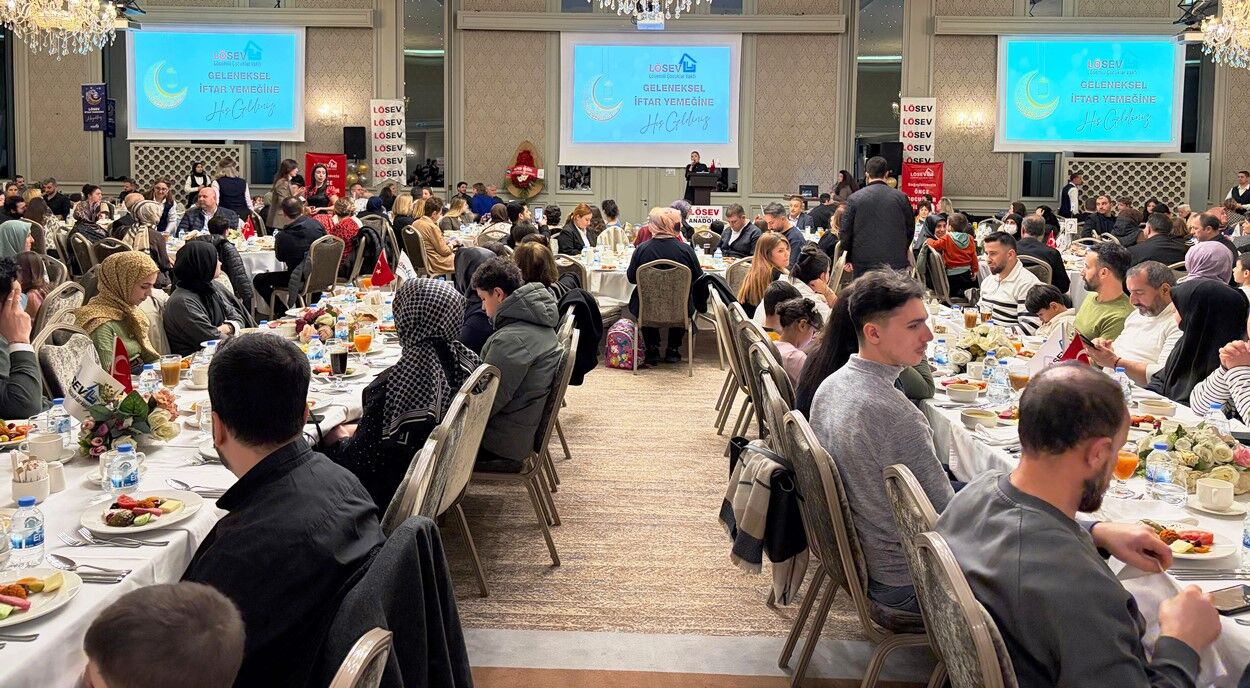 “Lösemi Ve Kanser Hastaları Birlikte İftar Yaptı, Sağlık Diledi”