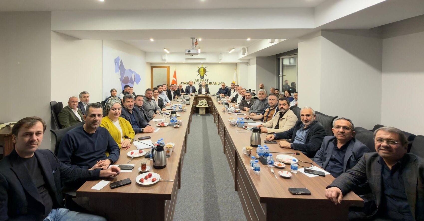Ak Parti Ataşehir’de Kararlılık Vurgusu Haftalık Yönetim Toplantısı Gerçekleşti