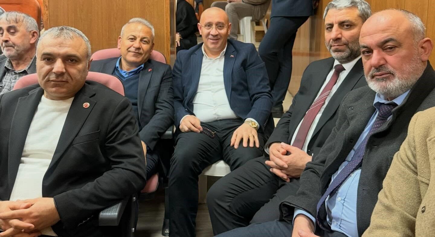 Ak Parti Ataşehir’de Yerel Yönetimler Çıkartması Türkiye Yüzyılı Hedefine Kararlı Adımlar