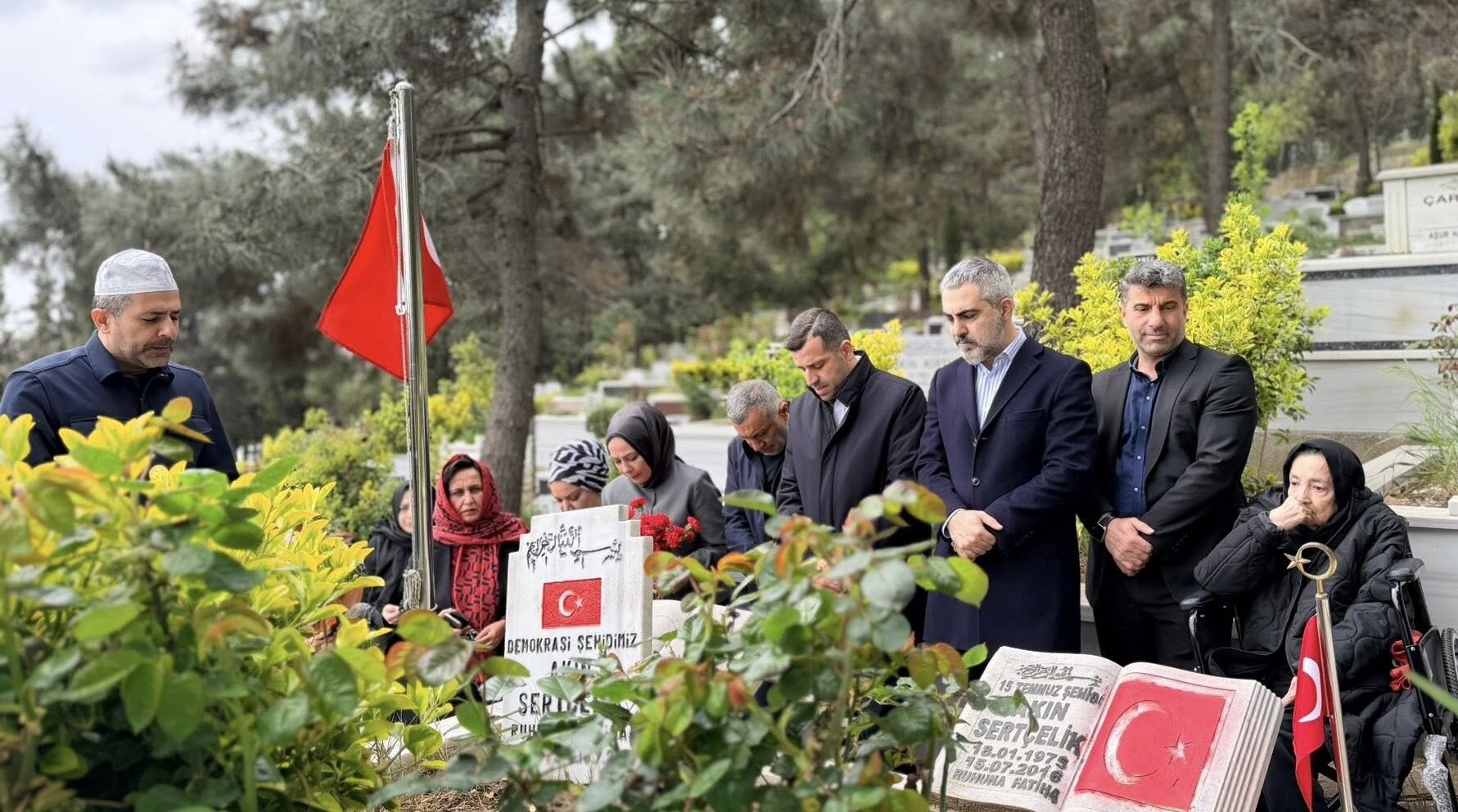 Akin Sertçeli̇k Kabri̇ Başinda Anildi