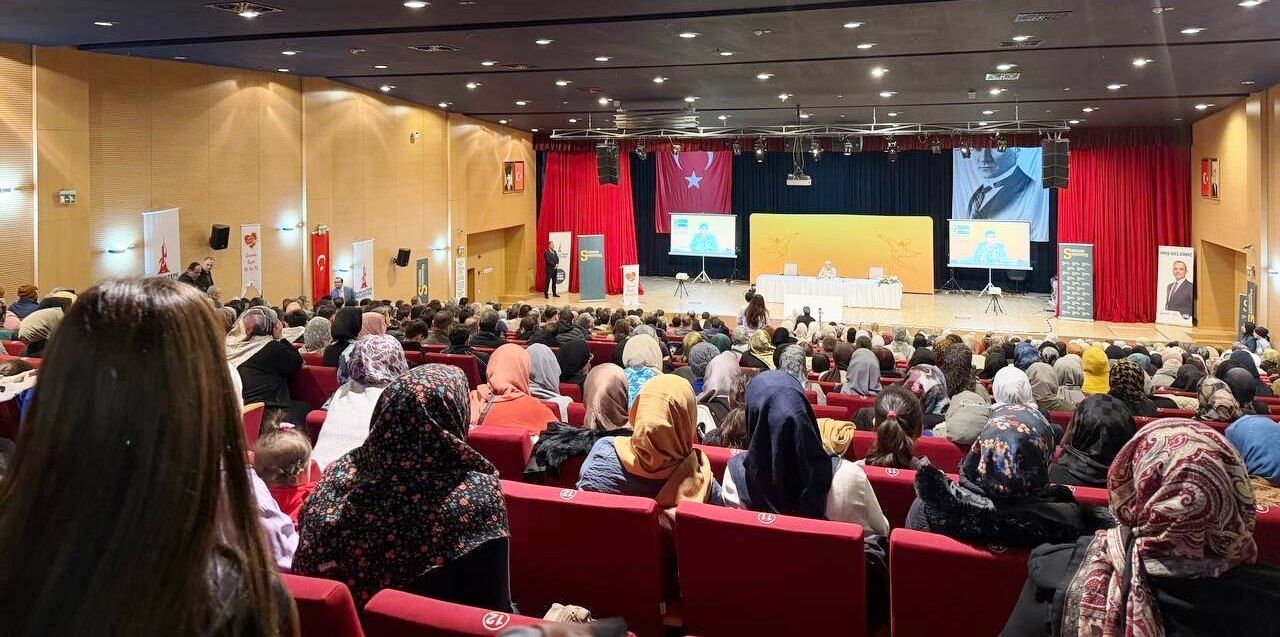 Mutluluğu Yaşamak Paneline Dev Katılım (2)