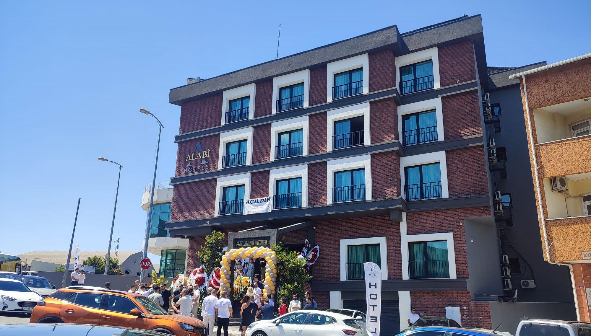 Ataşehi̇r’e Yeni̇ Değer Alabi̇ Hotel Görkemli̇ Bi̇r Törenle Kapilarini Açti (2)