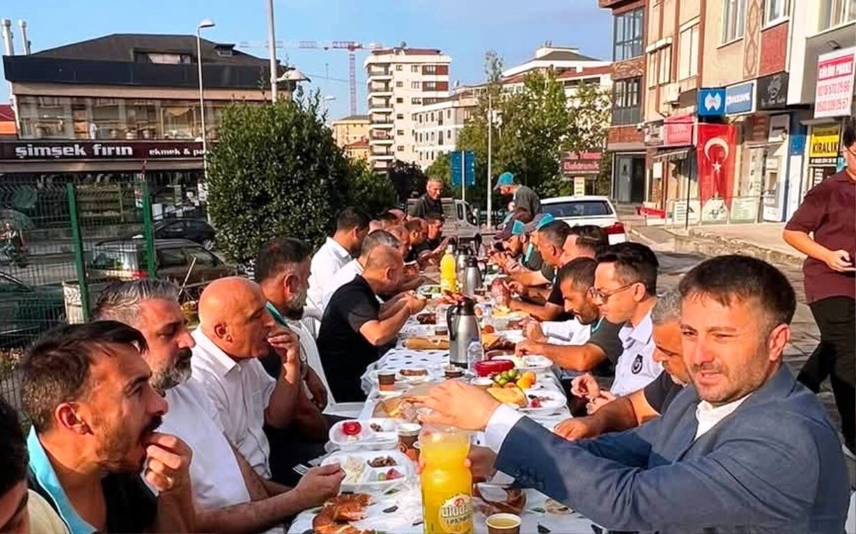 Ataşehi̇r İçerenköy'de Temi̇zli̇k Seferberli̇ği̇,3