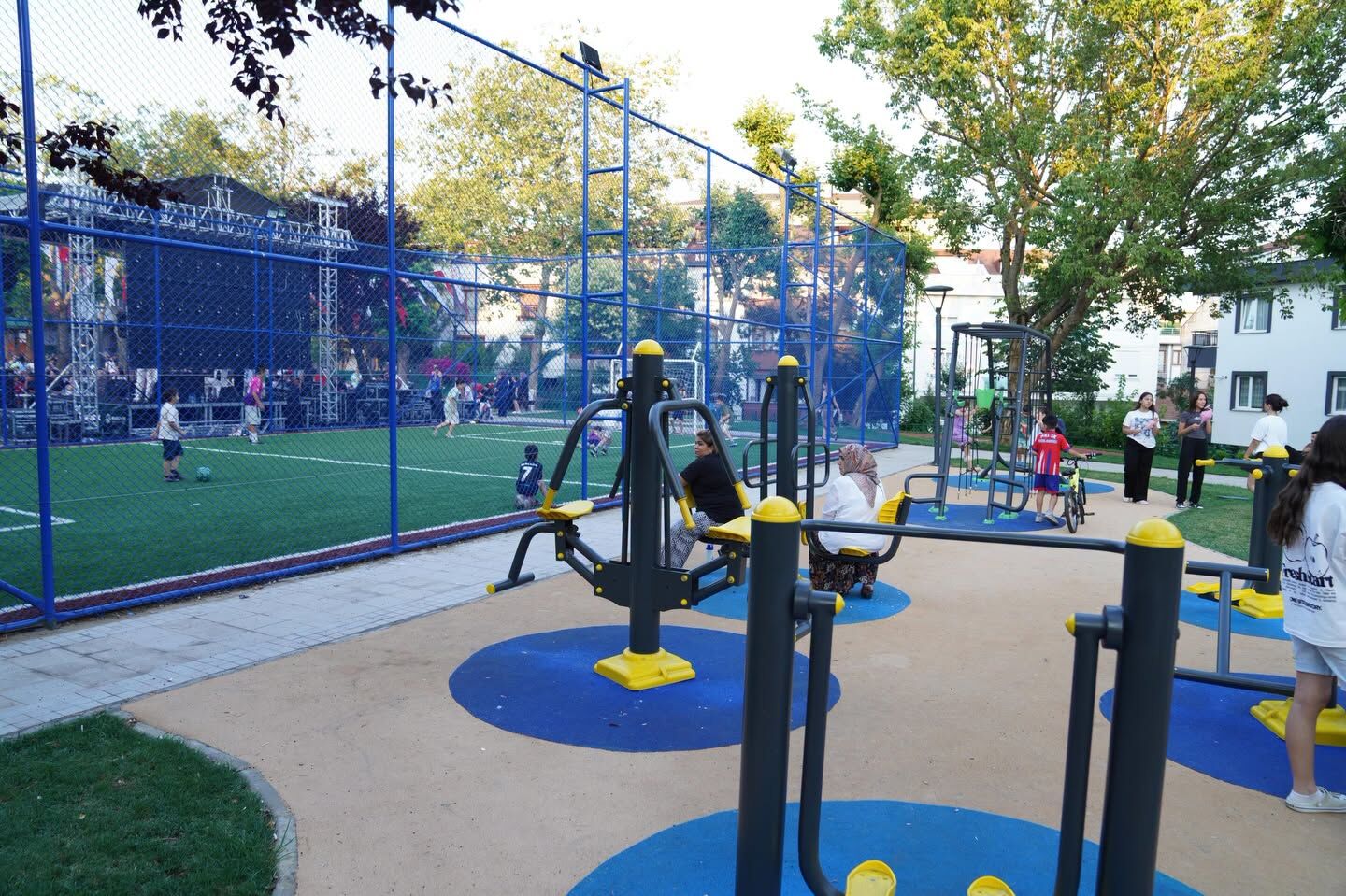 Ataşehi̇r’de Yeni̇lenen 30 Parkin Açilişi Yapildi.2