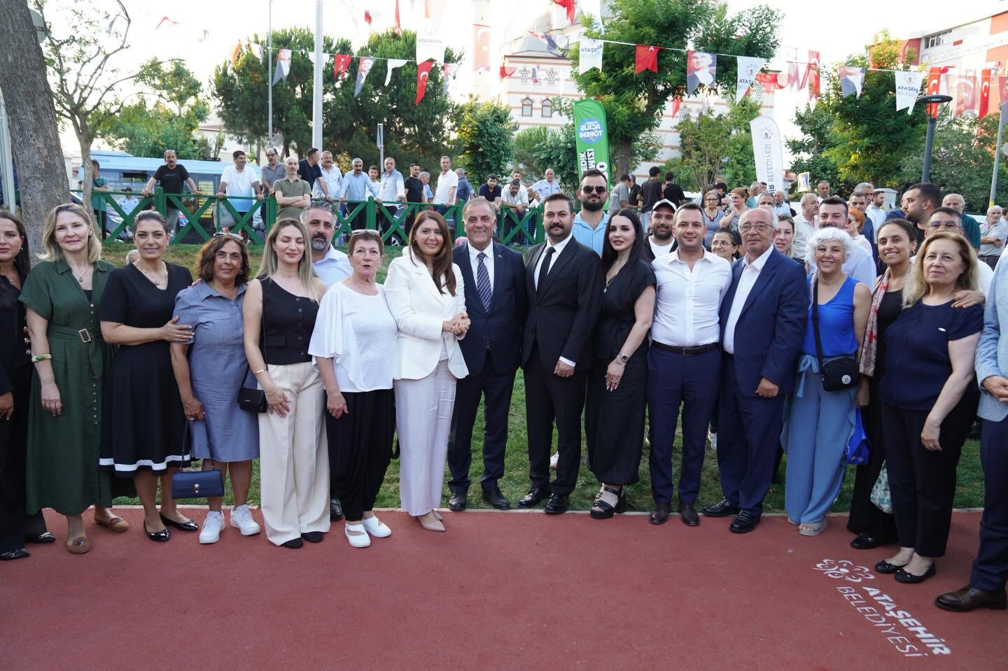 Ataşehi̇r’de Yeni̇lenen 30 Parkin Açilişi Yapildi.3