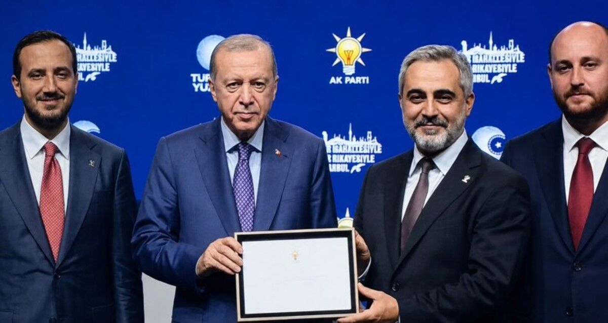 Ak Parti̇ Ataşehi̇r Teşki̇latina Dev Ödül Plaketi Cumhurbaşkanı Erdoğan Takdim Etti