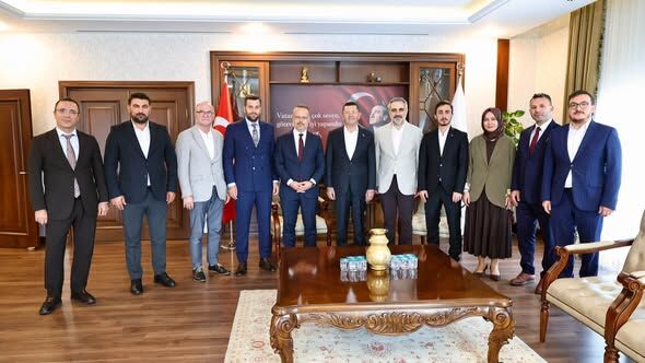 Ak Parti Ataşehir Teşkilatı’ndan Orhan Çerkez’e Anlamlı Ziyaret