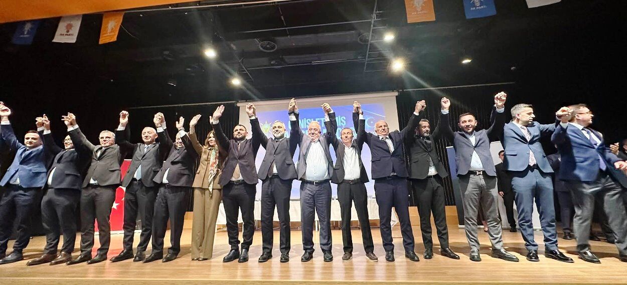 Ataşehir'de 6 Chp'li Meclis Üyesi Ak Parti'ye Geçti,1